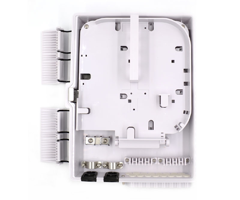 16 Adapter Slot 24 Splice Termination Box 18 Ports